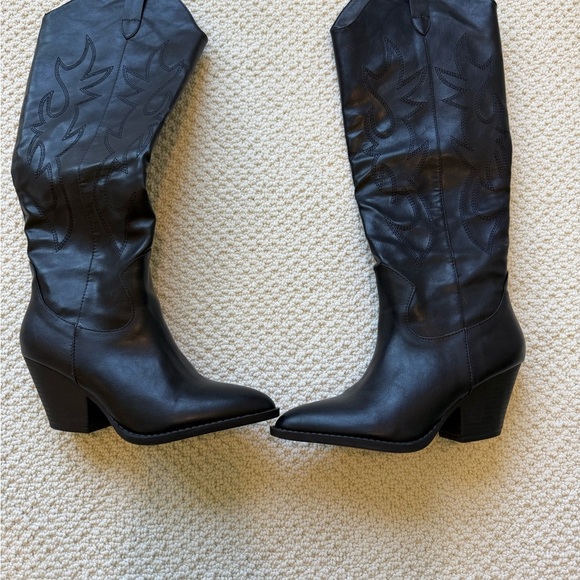 Black Western-Style Women's Boots - Picture 4 of 5